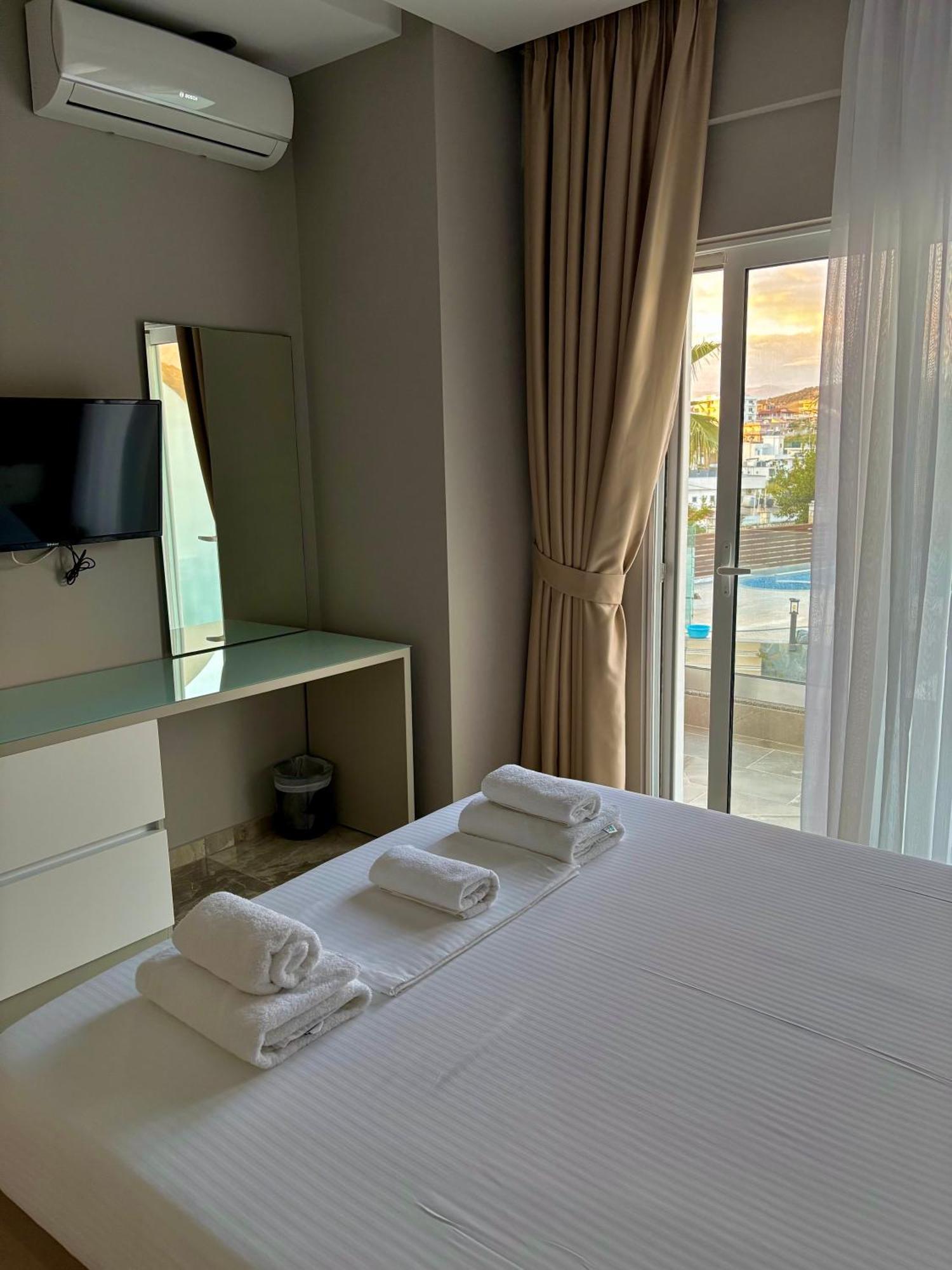 Blue Water Hotel Ksamil Exterior photo