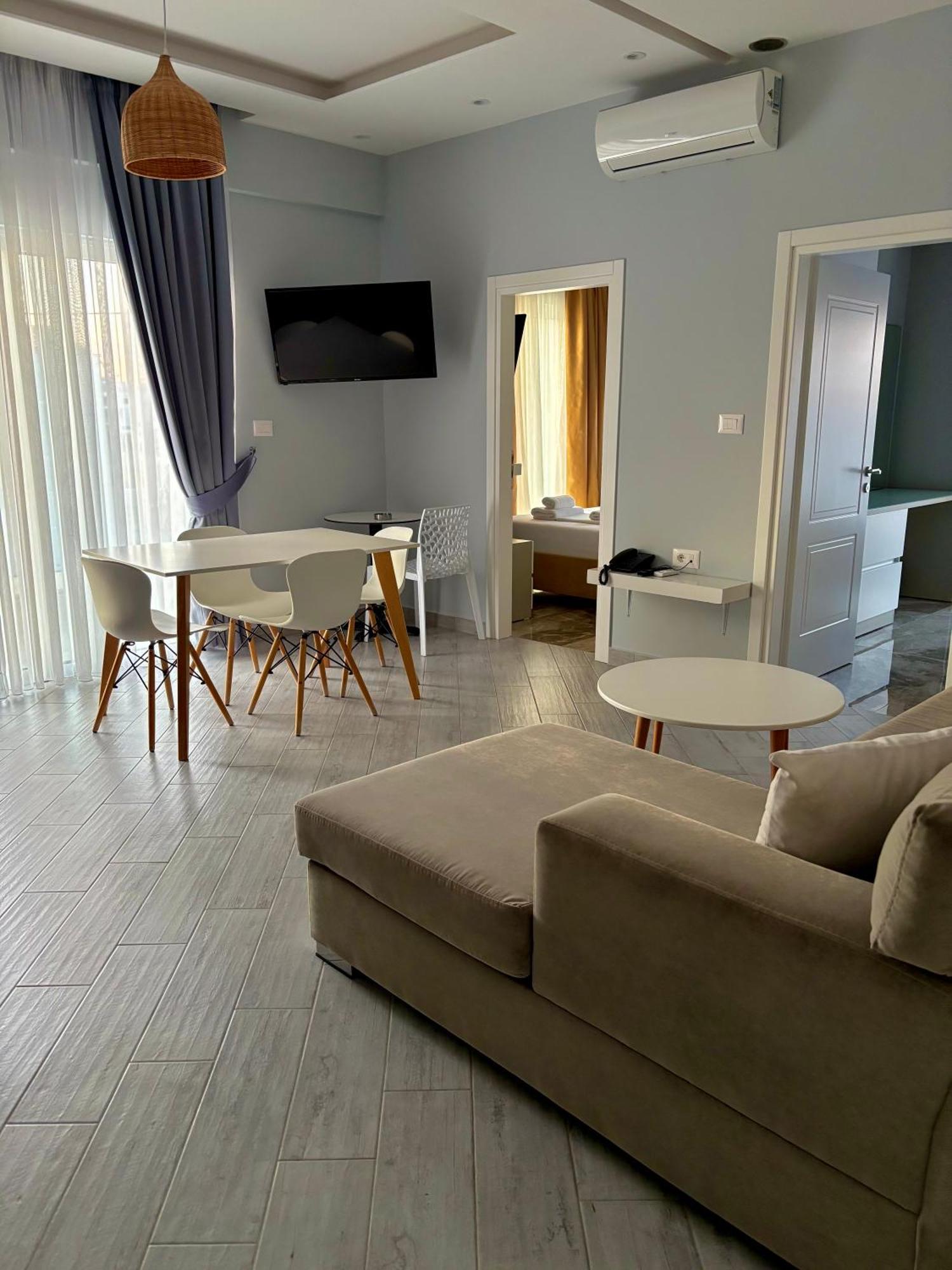 Blue Water Hotel Ksamil Exterior photo